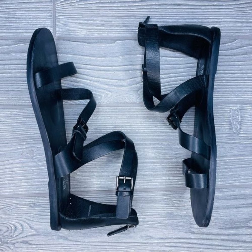 Black Eileen fisher strappy strap / leather flats sandals size 8